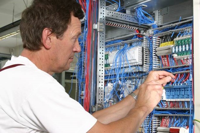 Villamos berendezések telepítése, beüzemelése